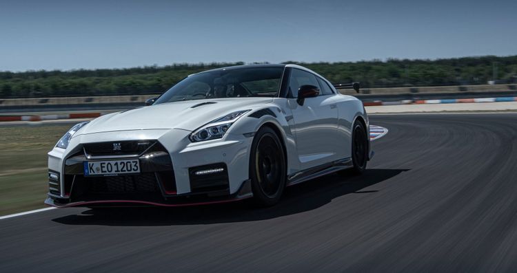 2022 Nissan GT-R Nismo-(top10archives.com)