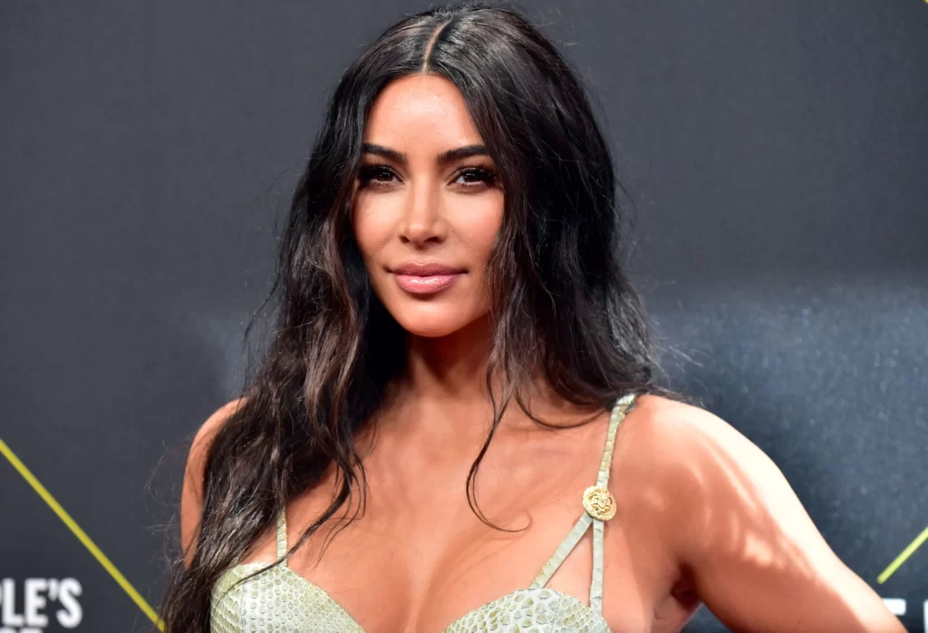 Kim Kardashian, Top 10 Most Followed Accounts On Instagram (Top10archives.com)