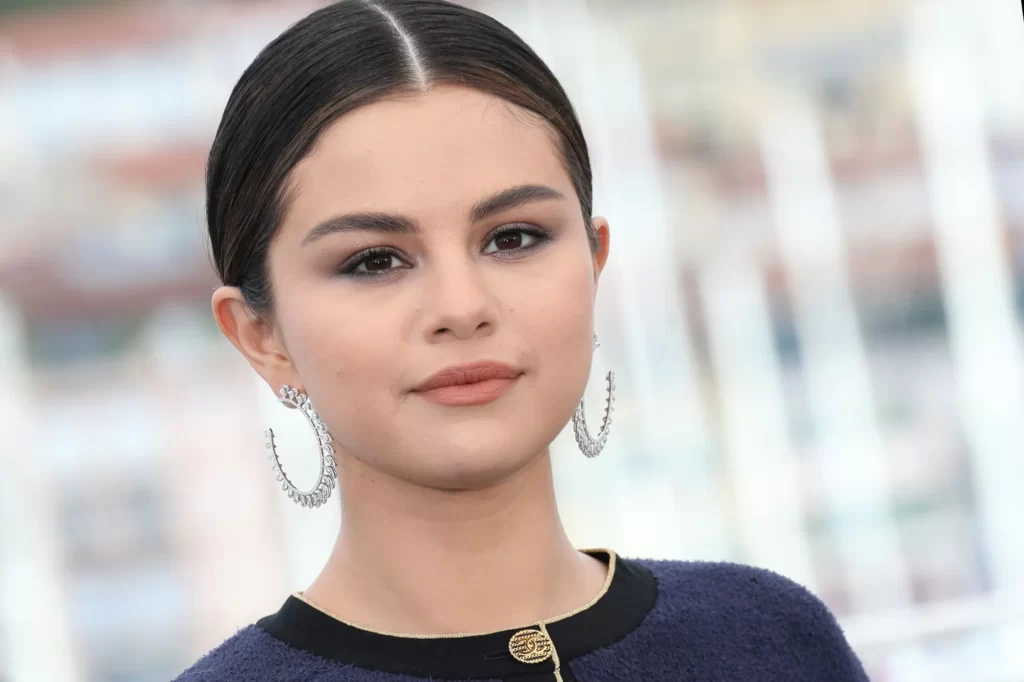 Selena Gomez, Top 10 Most Followed Accounts On Instagram (Top10archives.com)