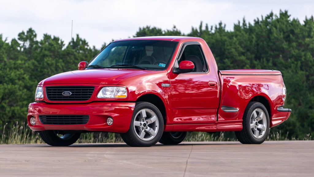 Ford SVT Lightning
(top10archives.com)