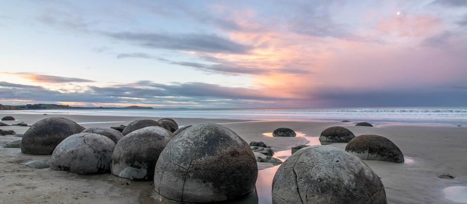 Moeraki boulders
(top10archives.com)