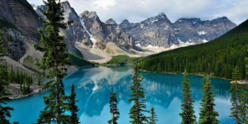 Top 10 Most Beautiful Lakes in the World 2022