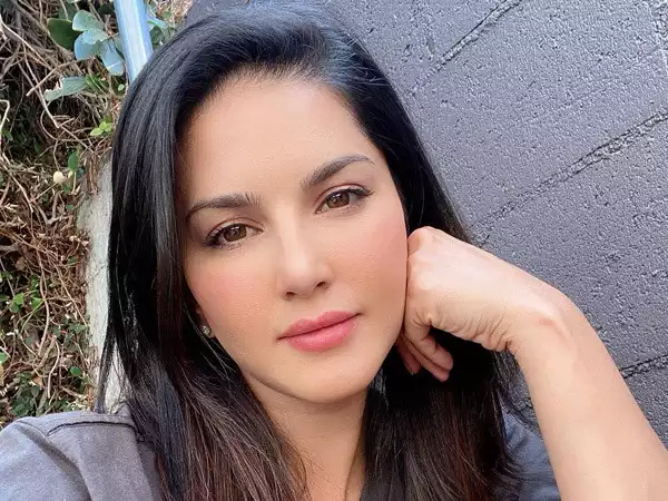 Sunny Leone, Top 10 richest adult star in the world 2022 (top10archives.com)