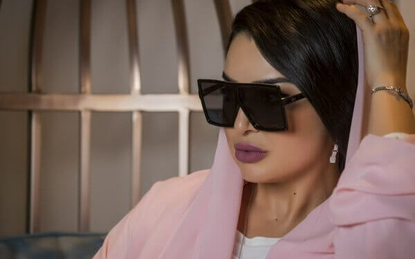 How to Wear Square Glasses Like a Professional